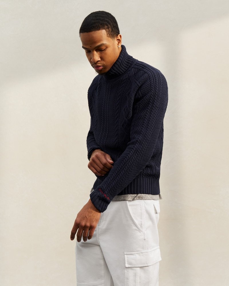 pull à col roulé en maille torsadée bleu marine ovo modèle du mois doctobre