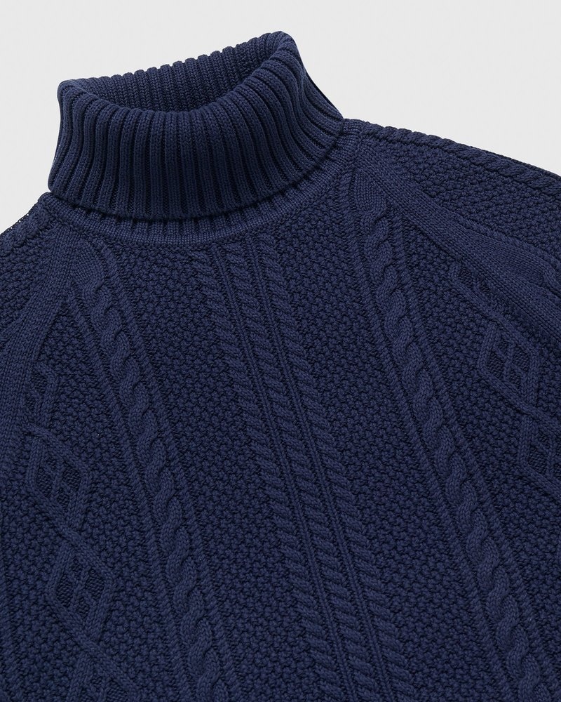 pull à col roulé en maille torsadée bleu marine ovo modèle du mois doctobre