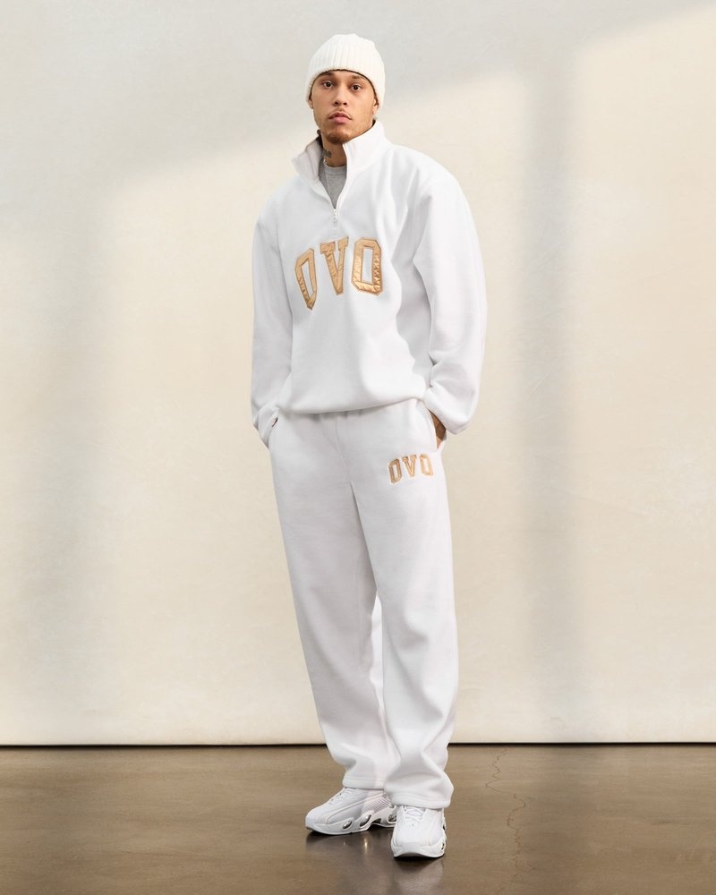 pantalon de survêtement blanc à ourlet ouvert et logo ovo arch collection octobre.