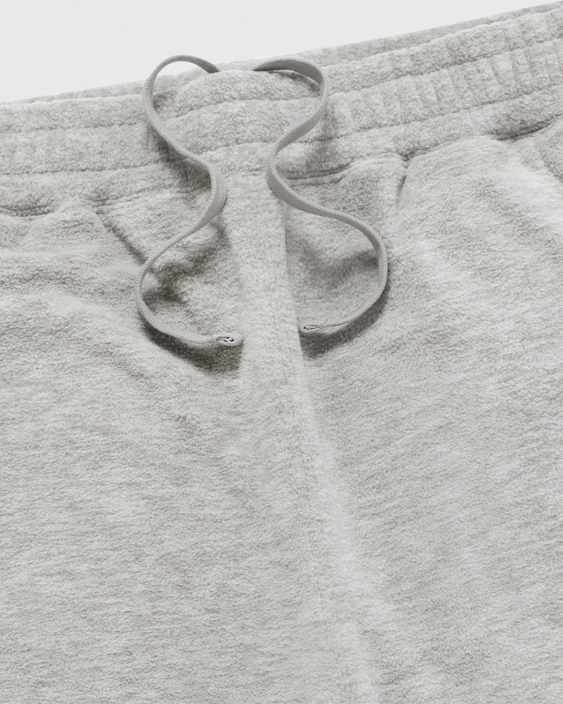 pantalon de survêtement gris à ourlet ouvert et logo ovo arch collection octobre.